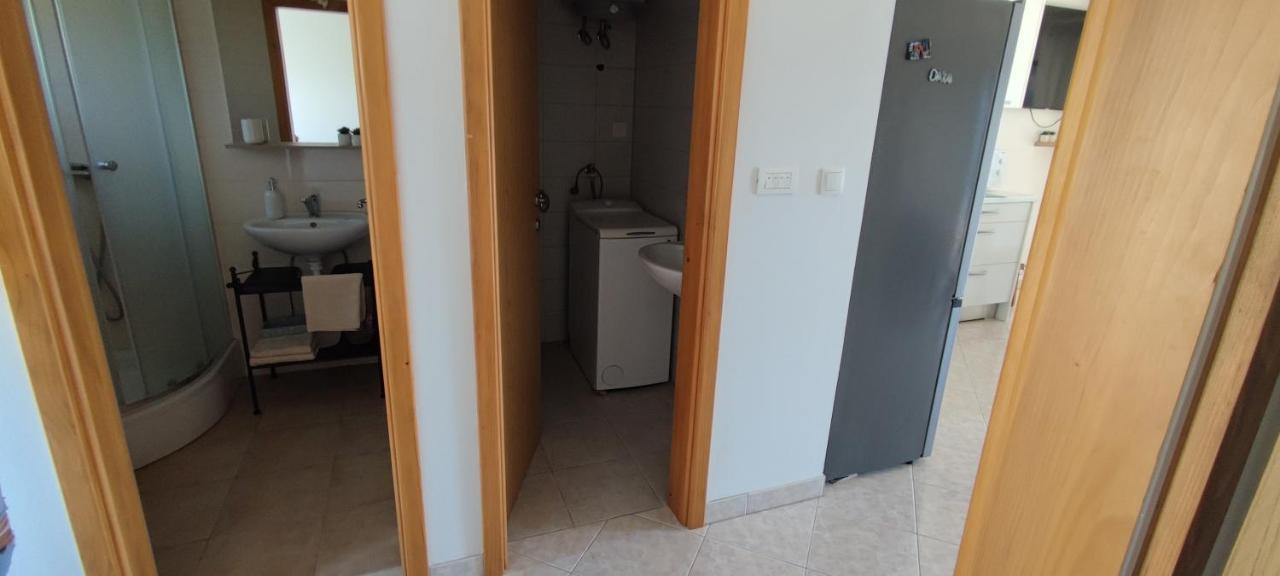 Apartman Mila Marina Bagian luar foto