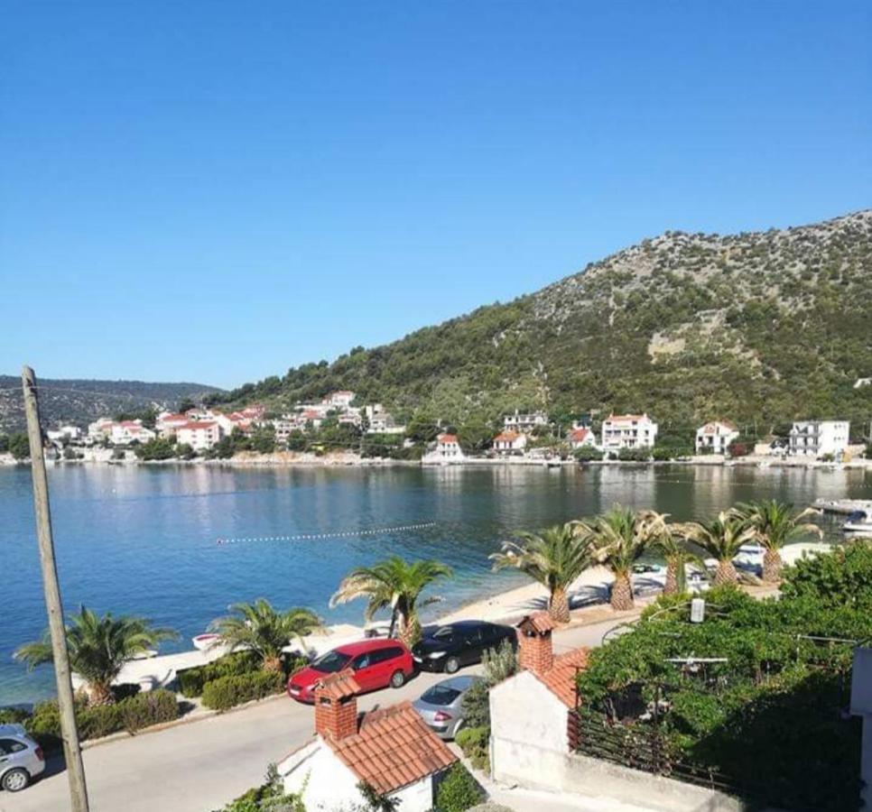 Apartman Mila Marina Bagian luar foto